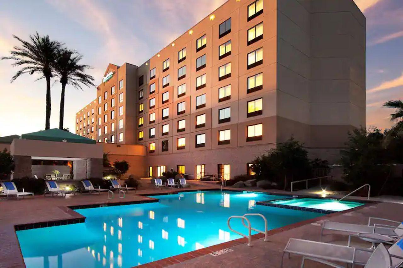 Radisson Hotel Phoenix Airport Екстериор снимка