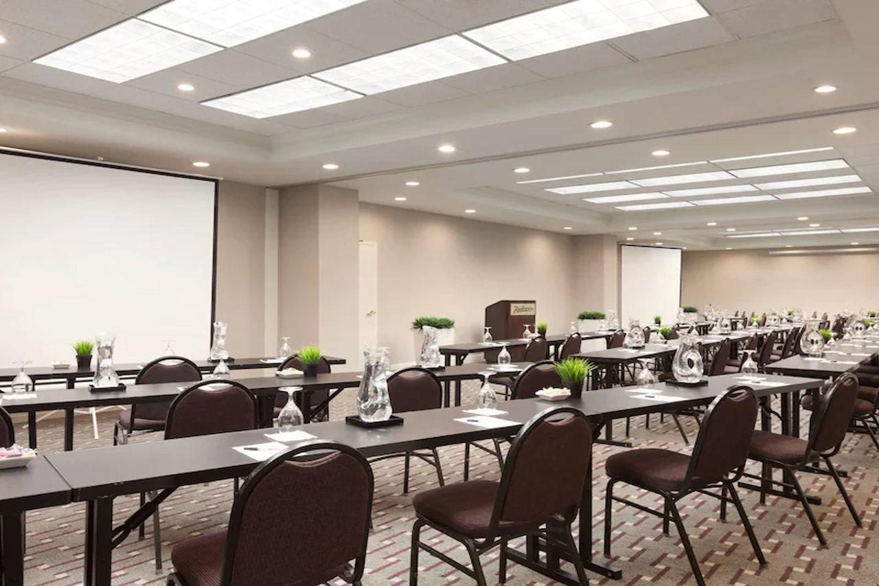 Radisson Hotel Phoenix Airport Екстериор снимка