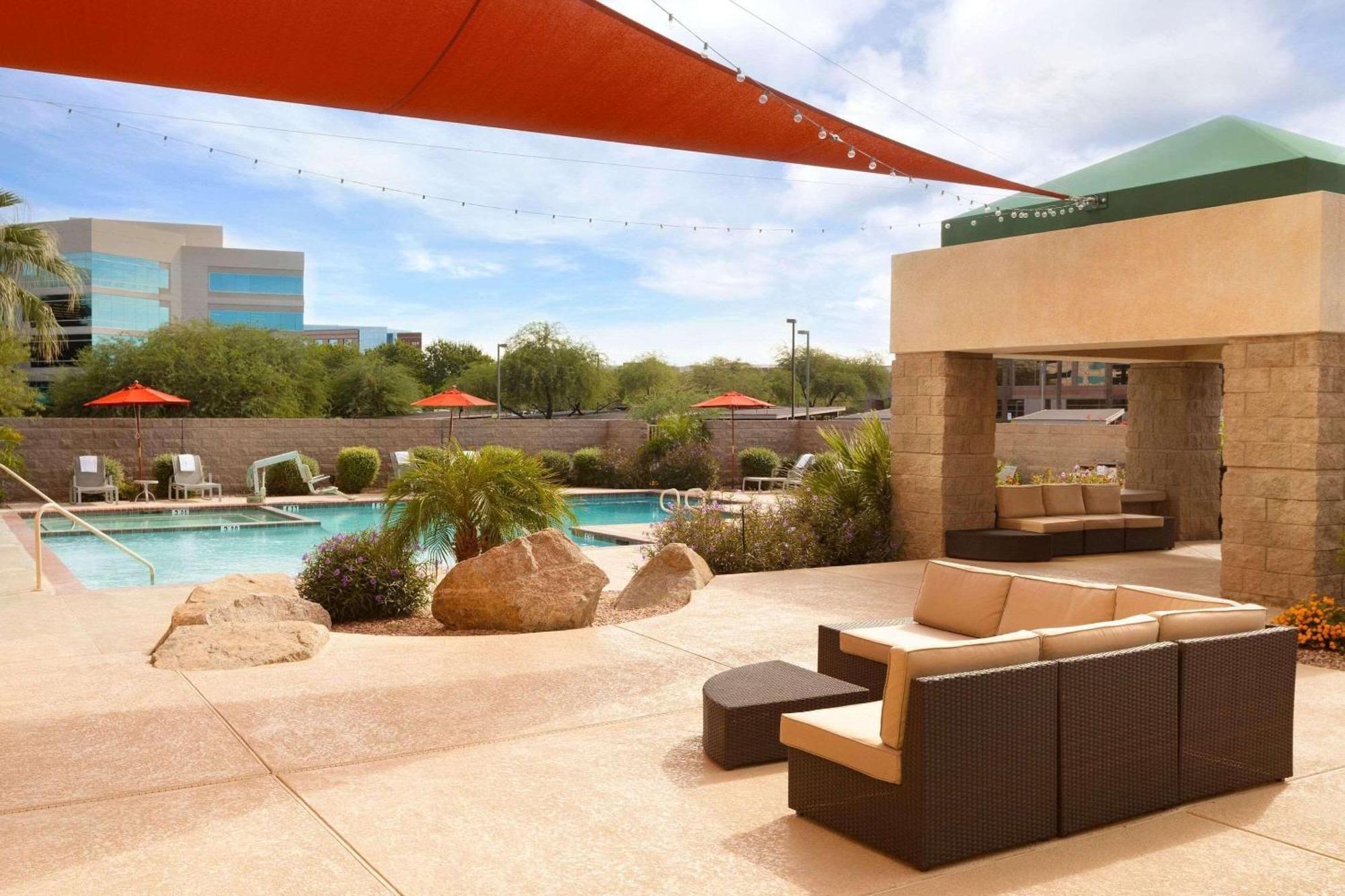 Radisson Hotel Phoenix Airport Екстериор снимка