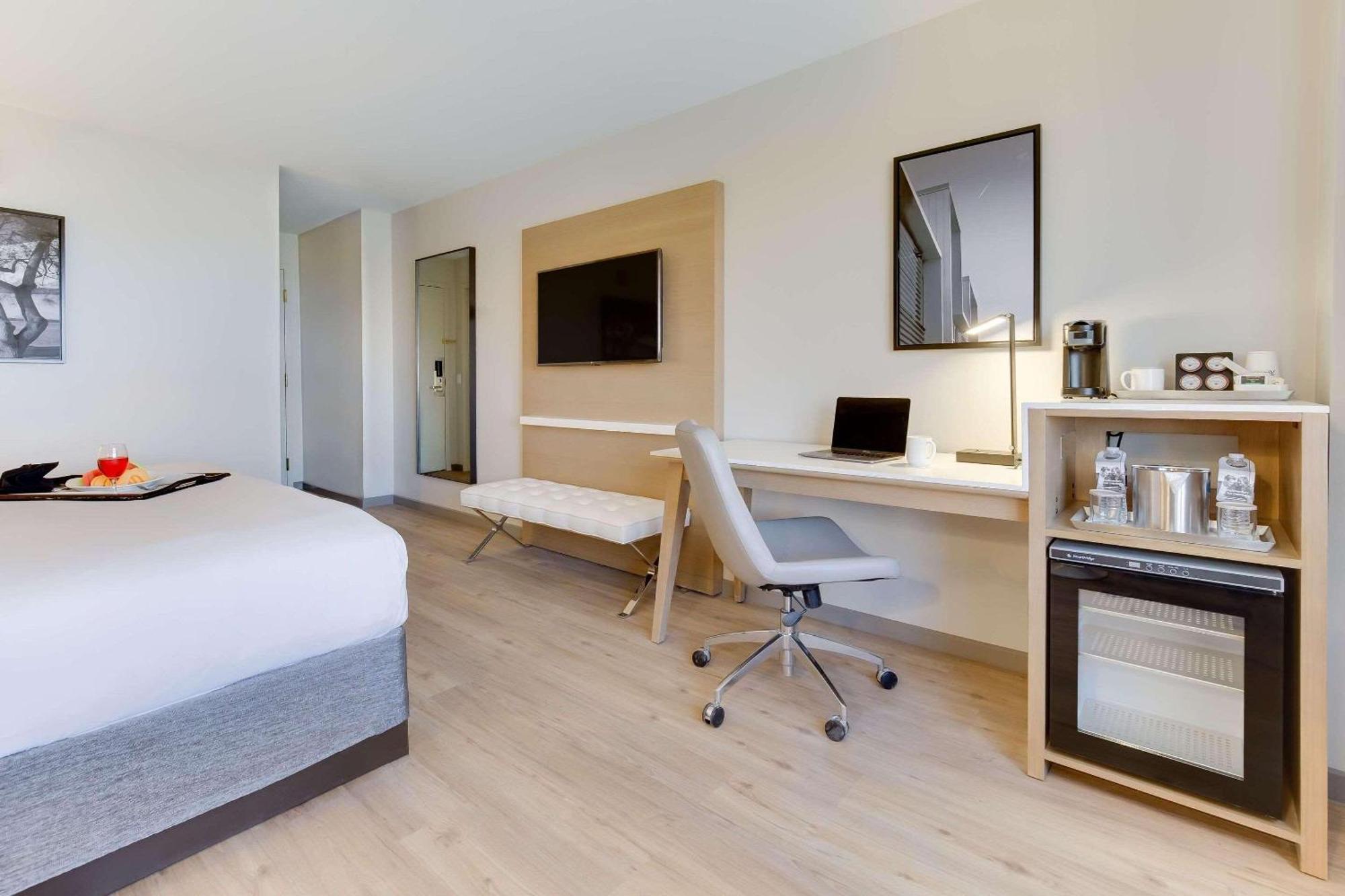 Radisson Hotel Phoenix Airport Екстериор снимка