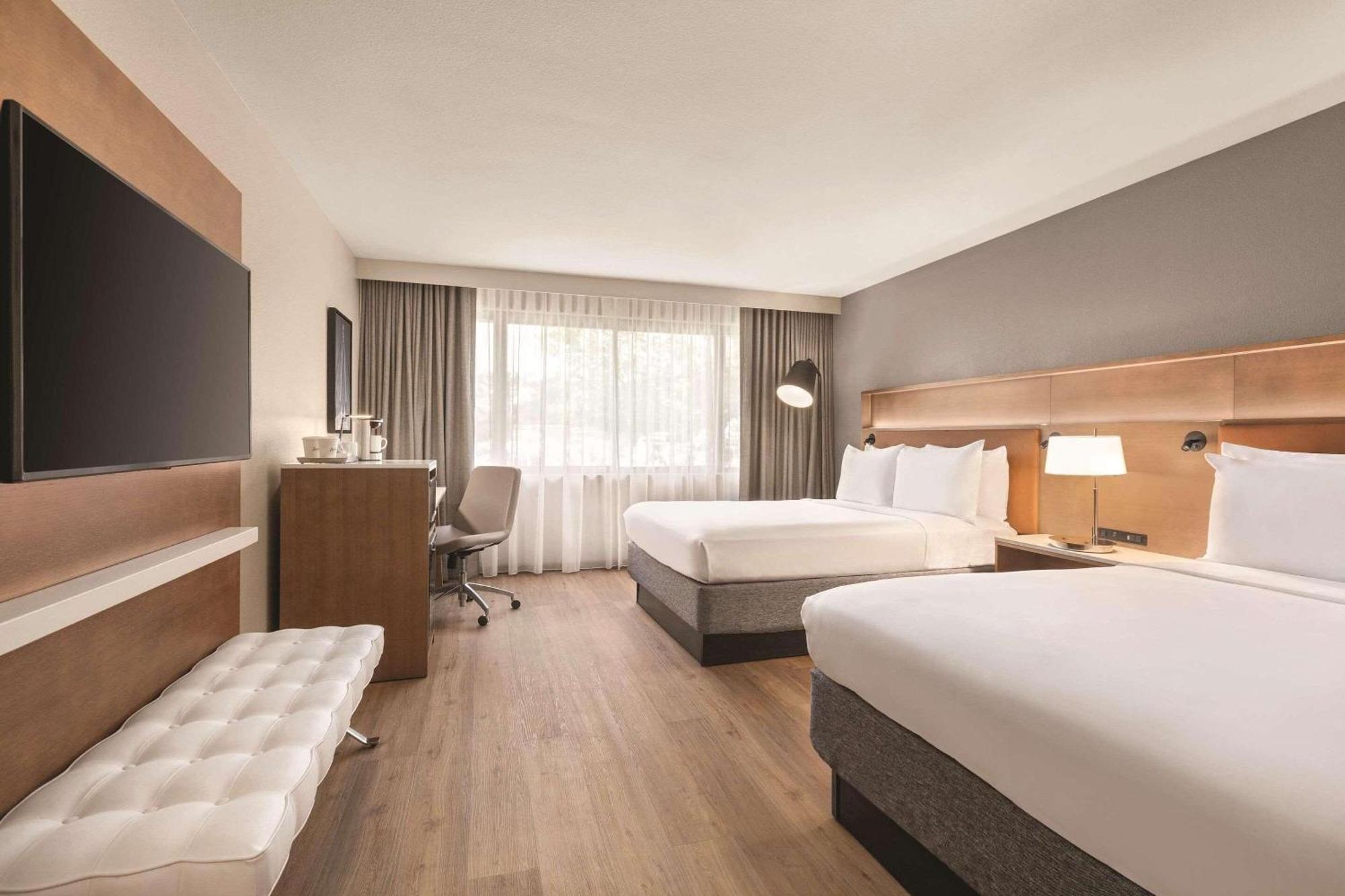 Radisson Hotel Phoenix Airport Екстериор снимка