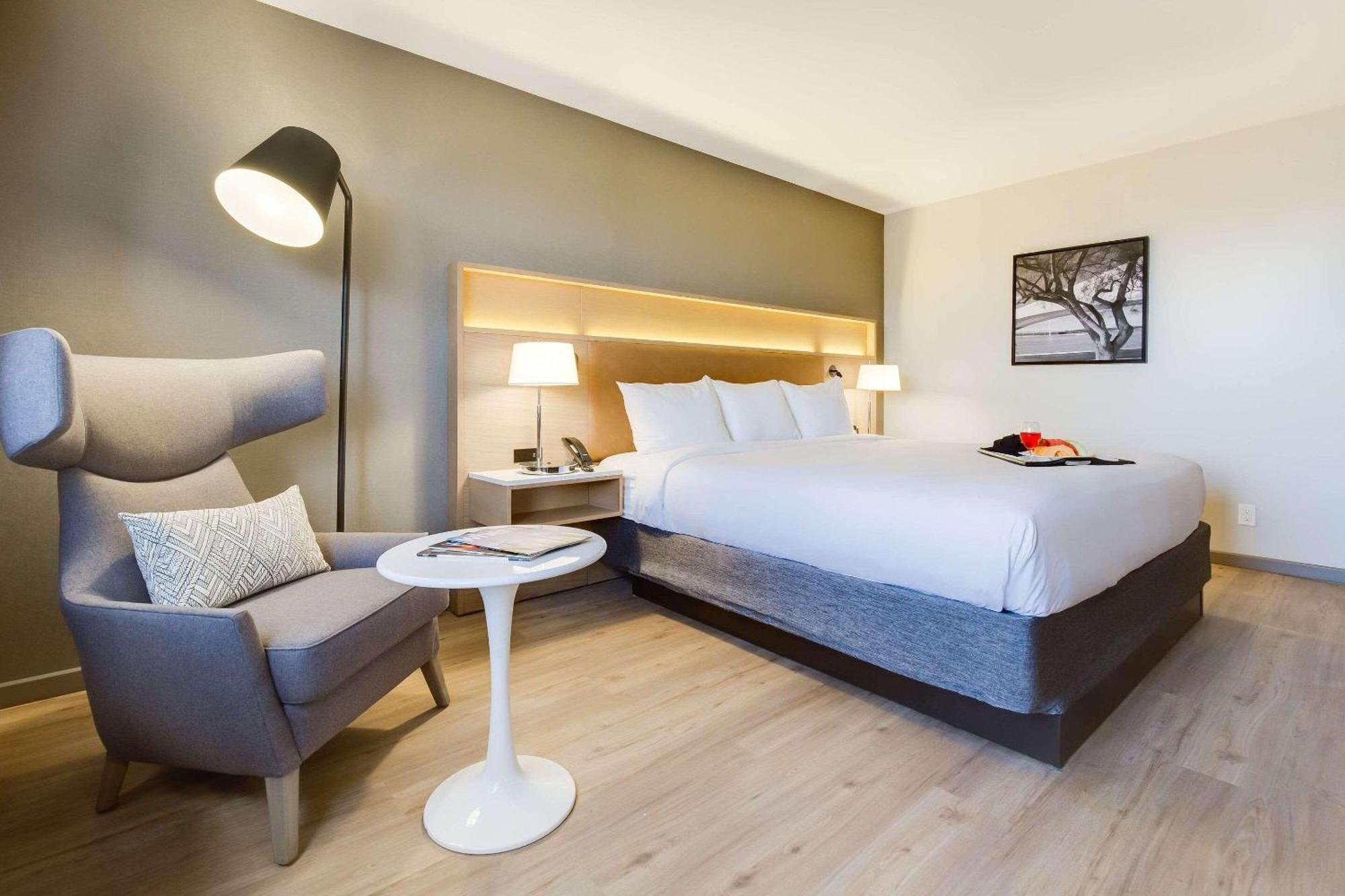 Radisson Hotel Phoenix Airport Екстериор снимка