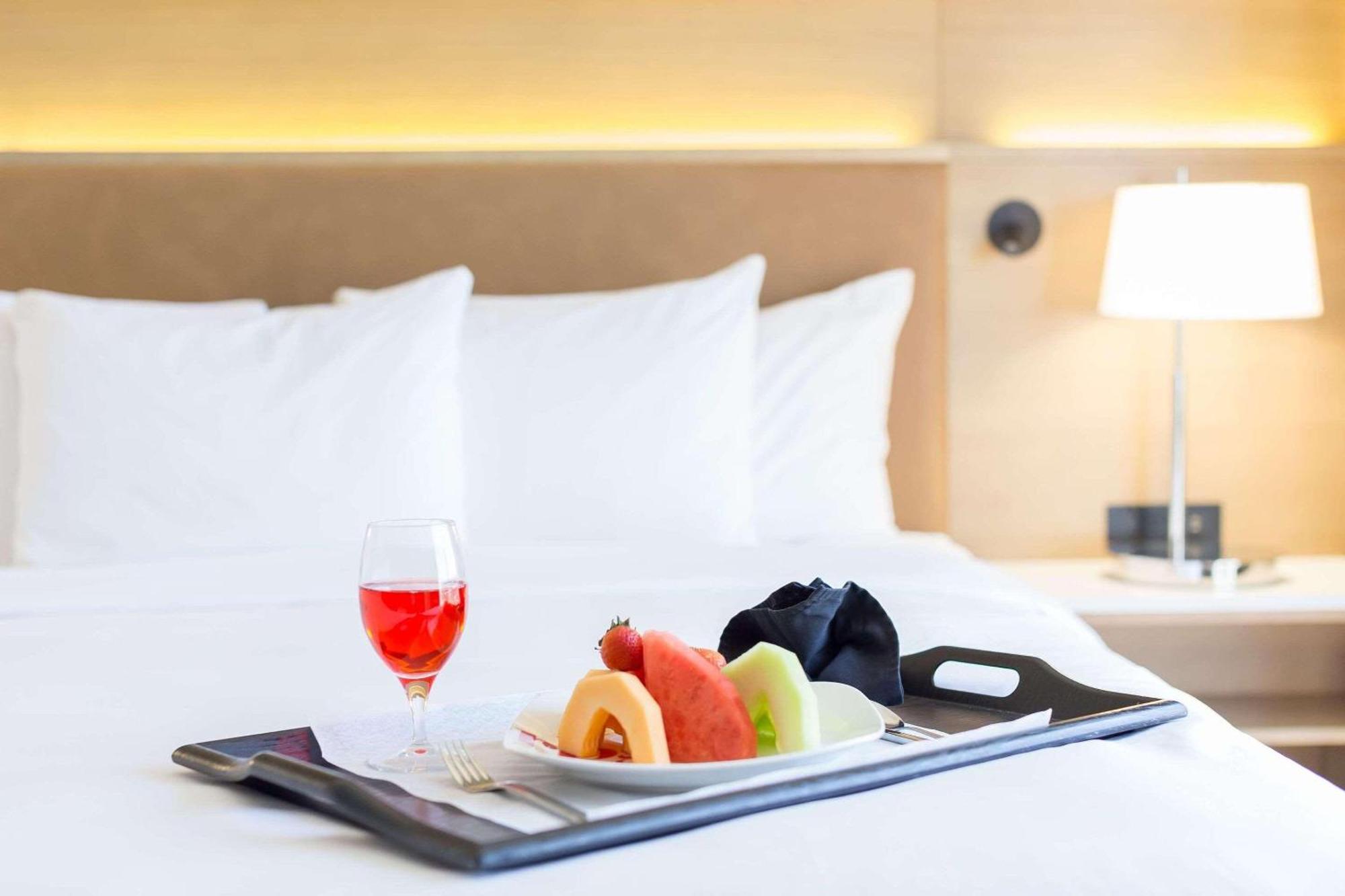 Radisson Hotel Phoenix Airport Екстериор снимка