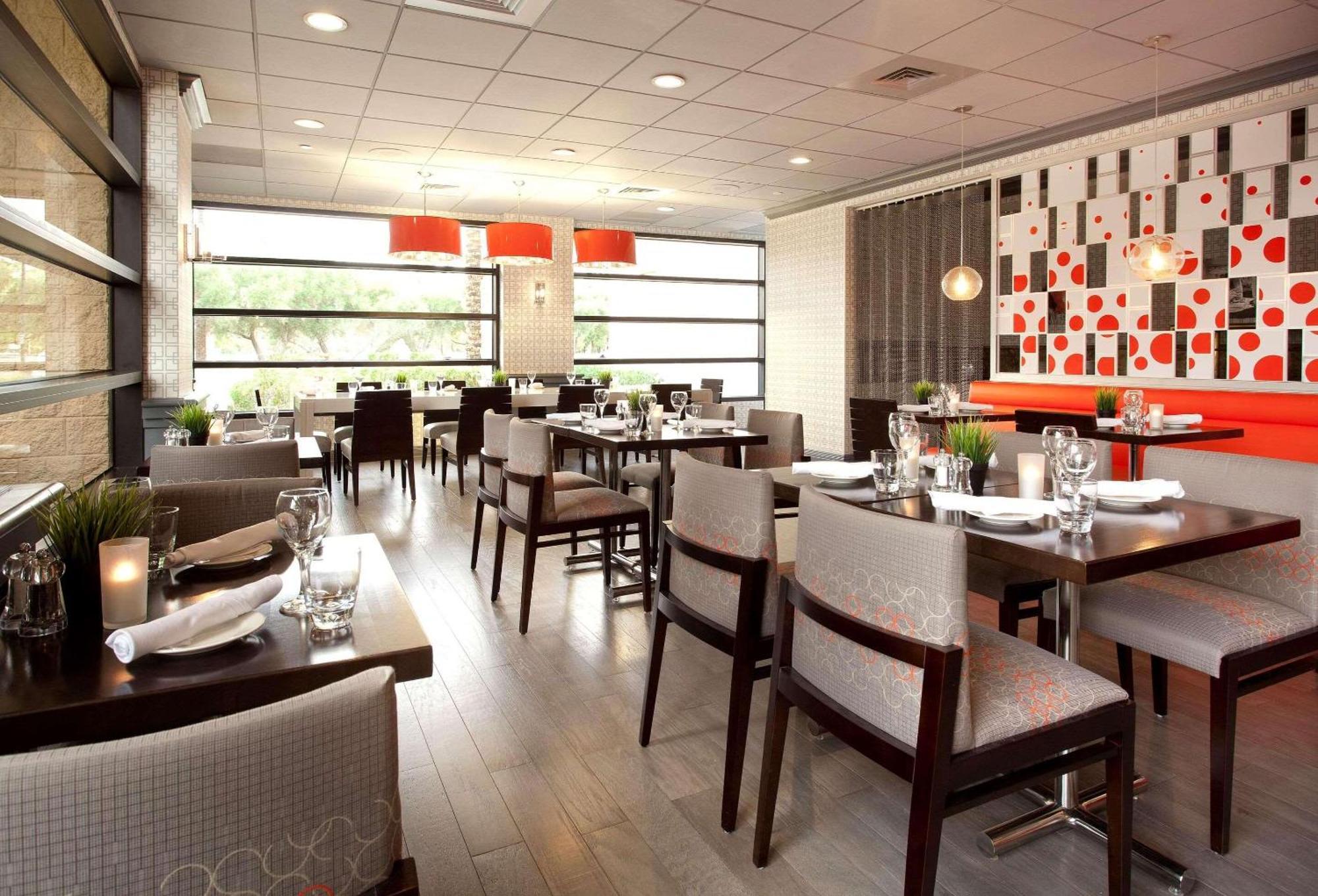 Radisson Hotel Phoenix Airport Екстериор снимка