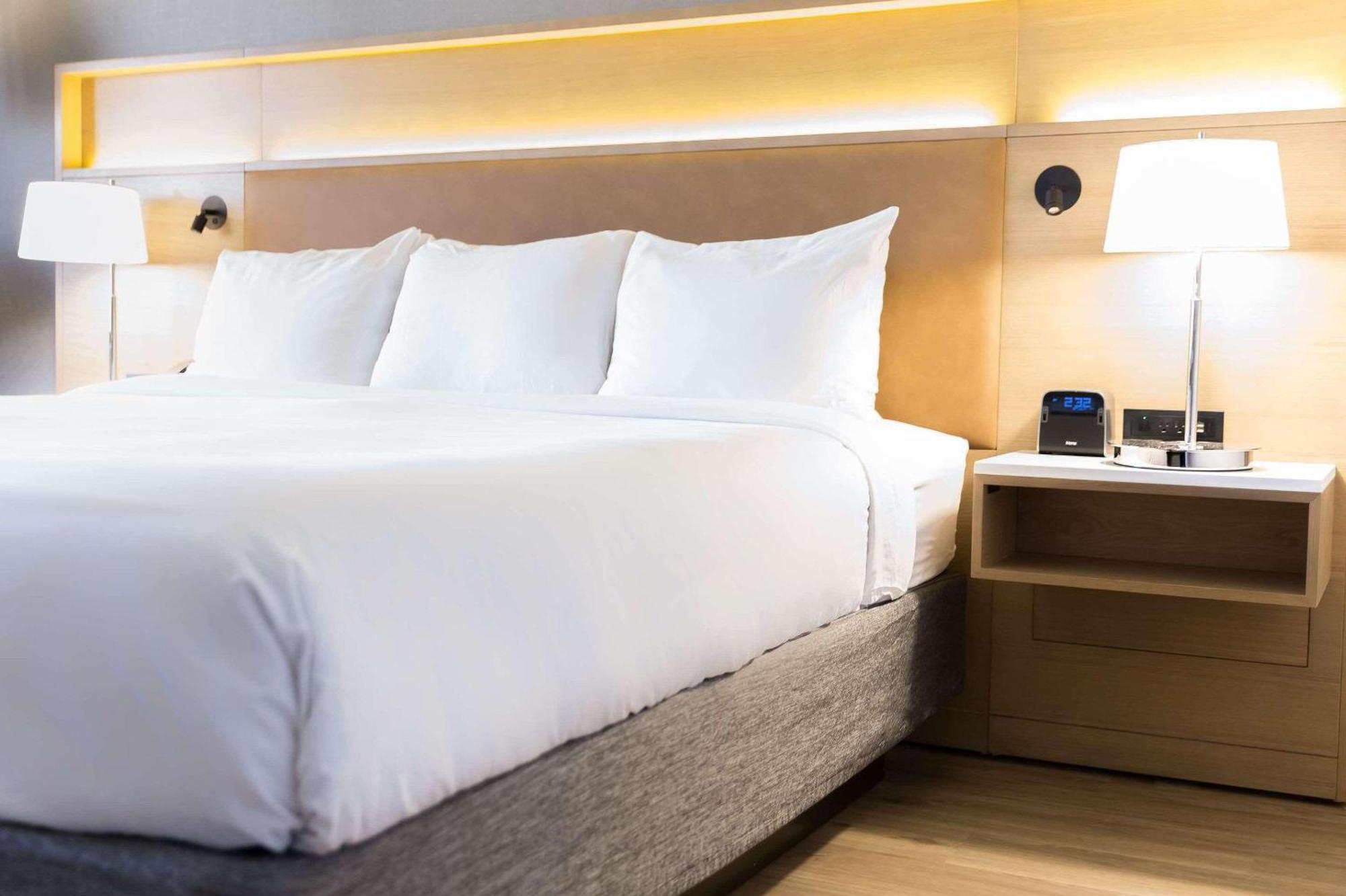 Radisson Hotel Phoenix Airport Екстериор снимка