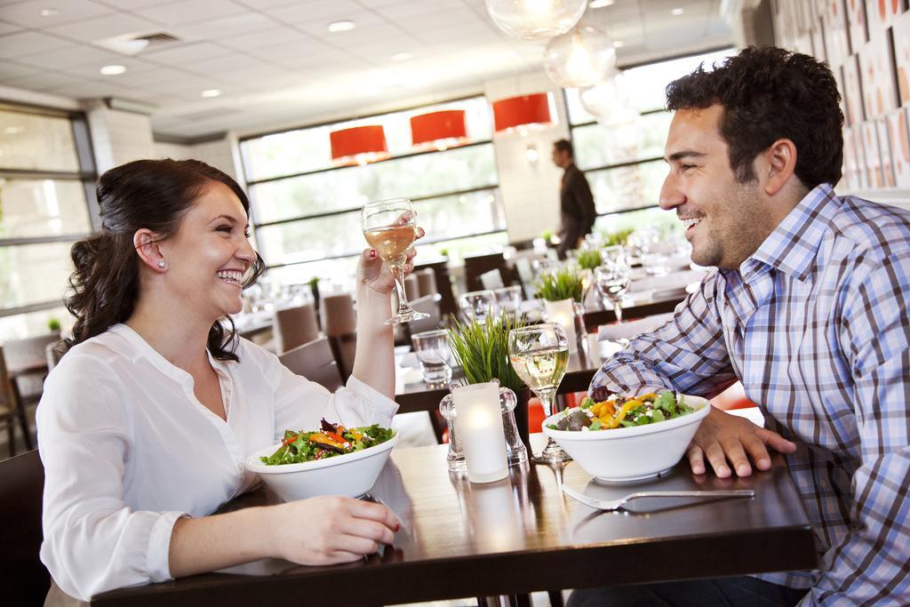 Radisson Hotel Phoenix Airport Екстериор снимка