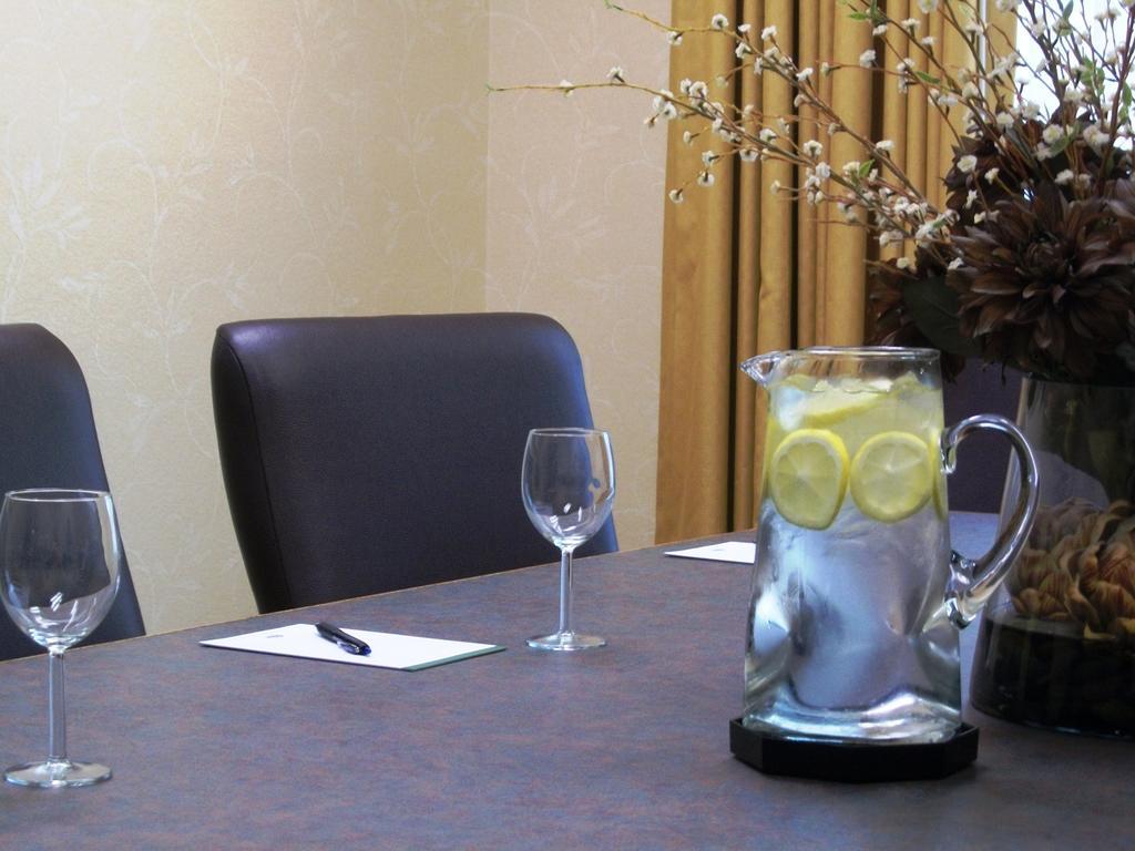 Radisson Hotel Phoenix Airport Екстериор снимка