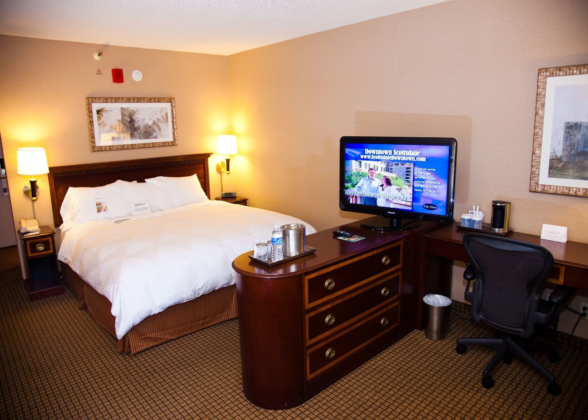 Radisson Hotel Phoenix Airport Стая снимка