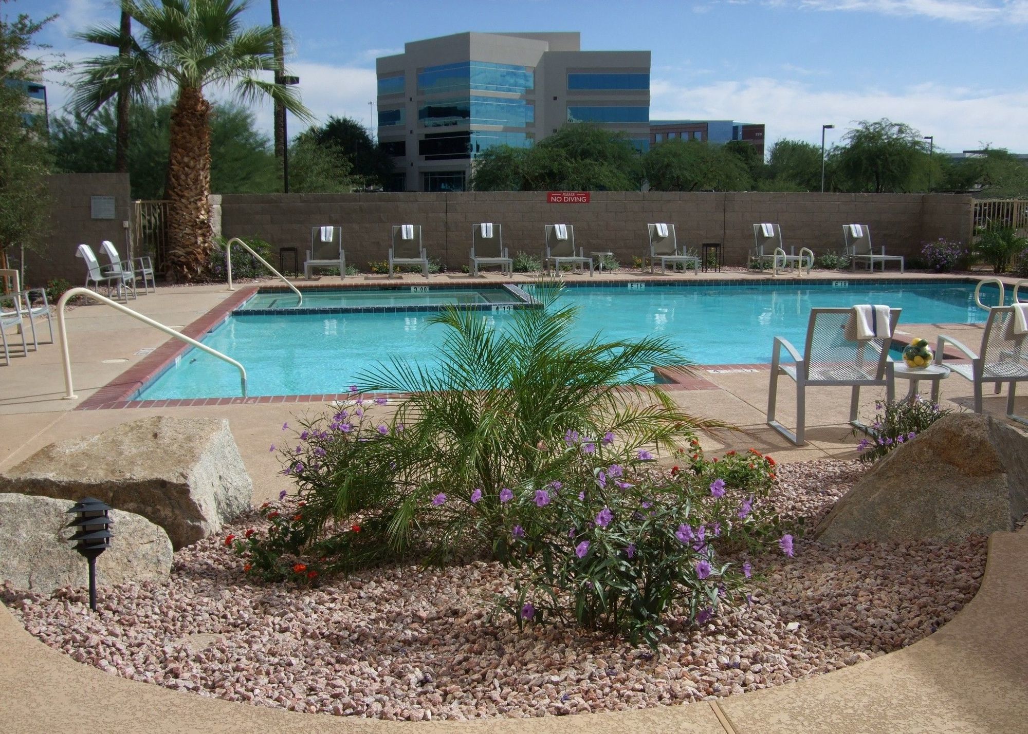 Radisson Hotel Phoenix Airport Екстериор снимка