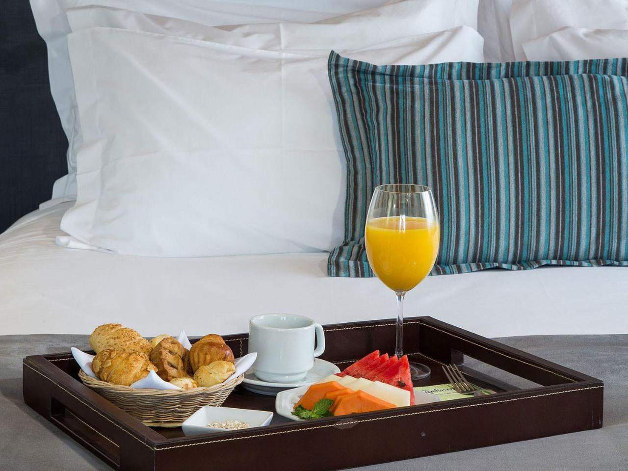 Radisson Hotel Phoenix Airport Екстериор снимка