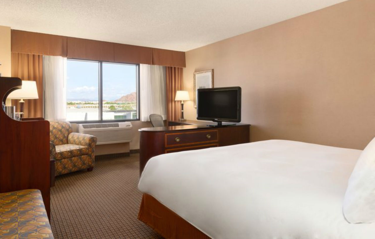 Radisson Hotel Phoenix Airport Екстериор снимка