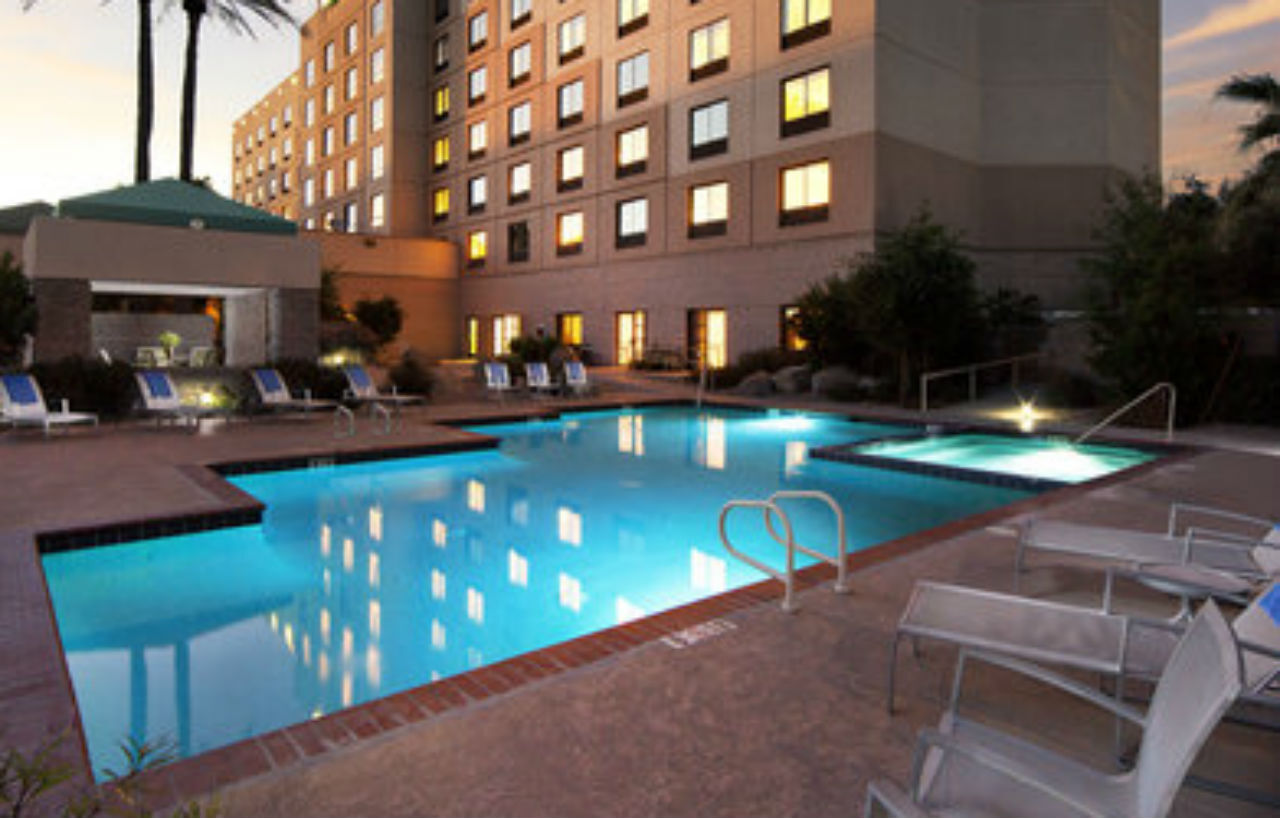 Radisson Hotel Phoenix Airport Екстериор снимка