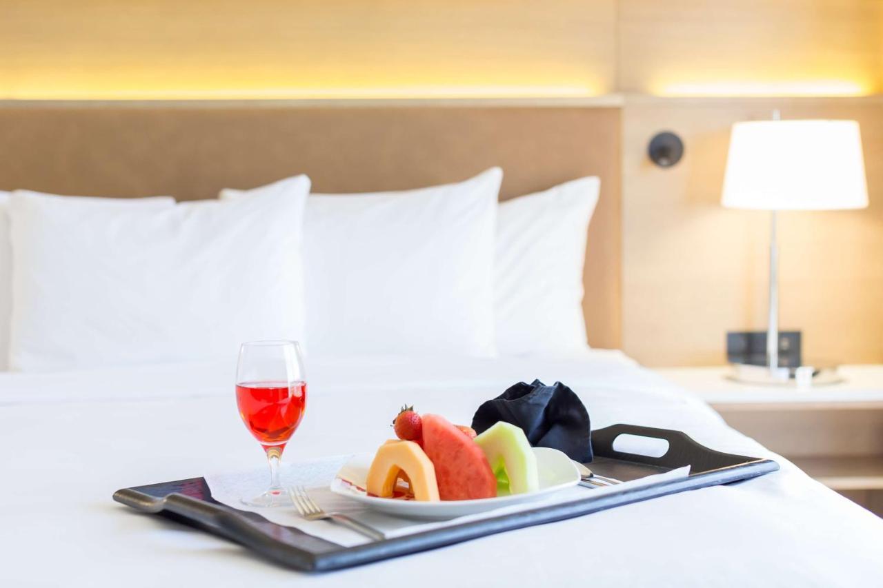 Radisson Hotel Phoenix Airport Екстериор снимка