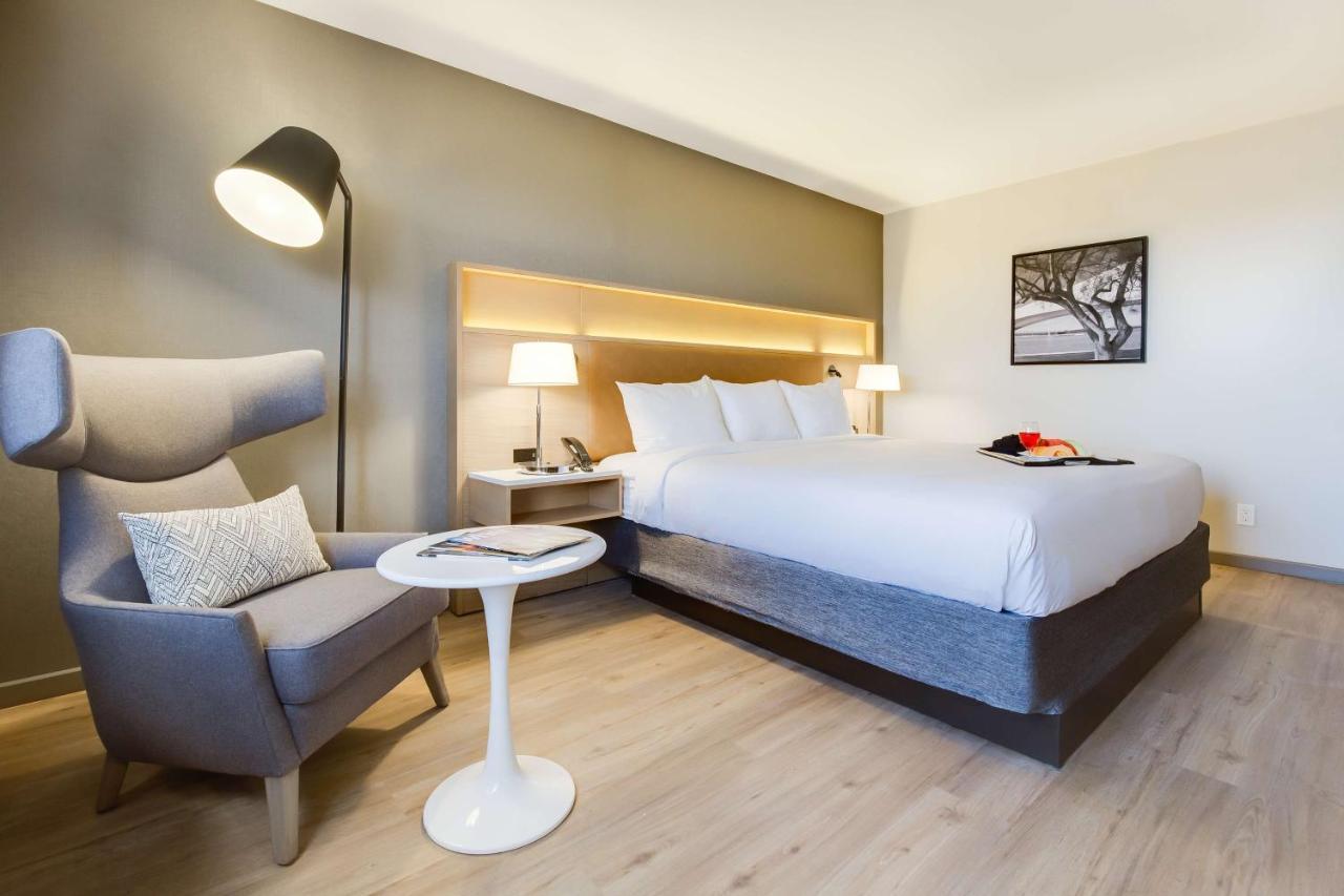 Radisson Hotel Phoenix Airport Екстериор снимка